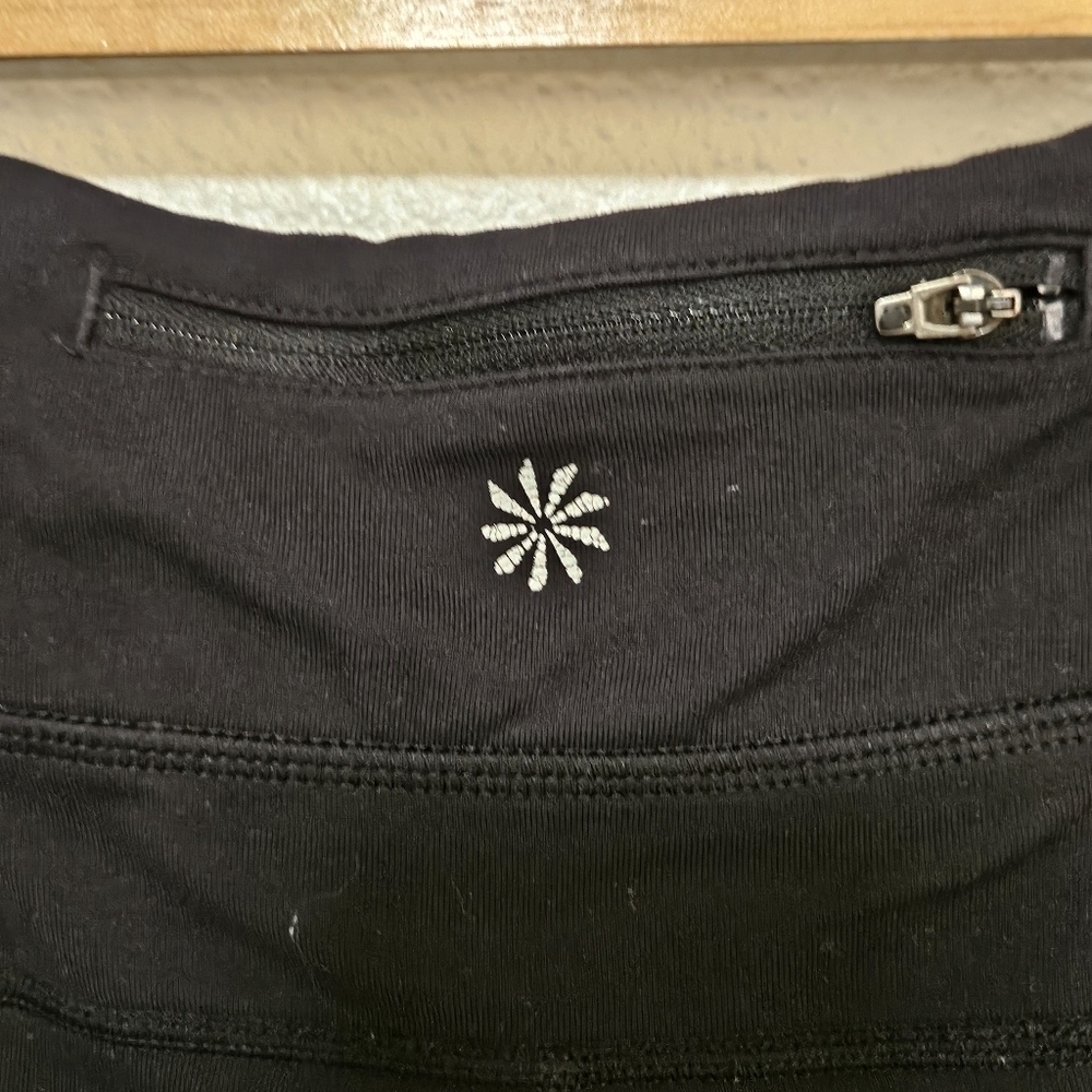 Athleta capri pants with front pockets and zip pocket back of pants size medium - Picture 4 of 13